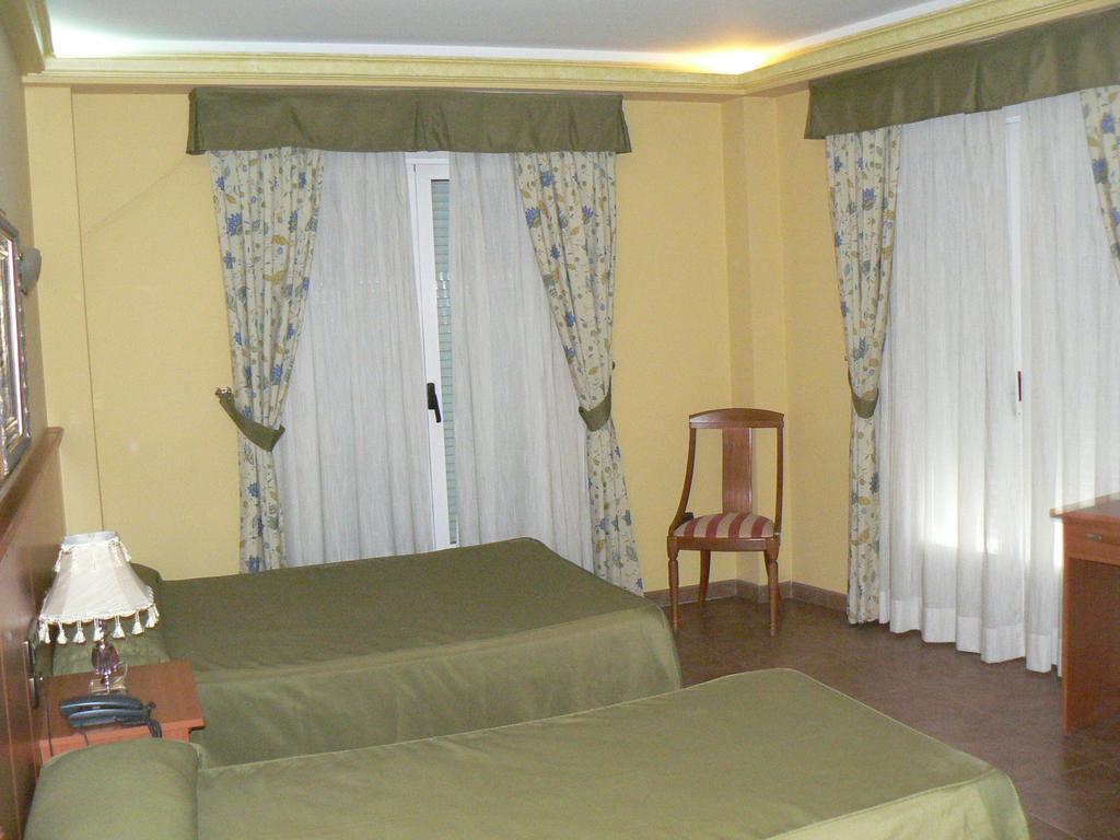Hotel Real De Castilla Tordesillas Phòng bức ảnh